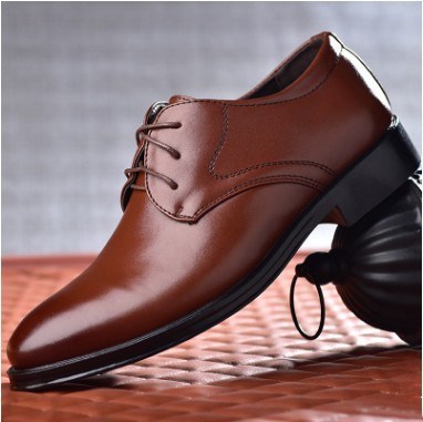 men's black pointed toe dress shoes with classic formal business styling