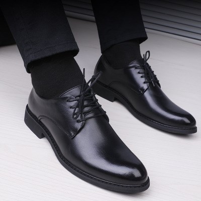 men's black pointed toe dress shoes with classic formal business styling