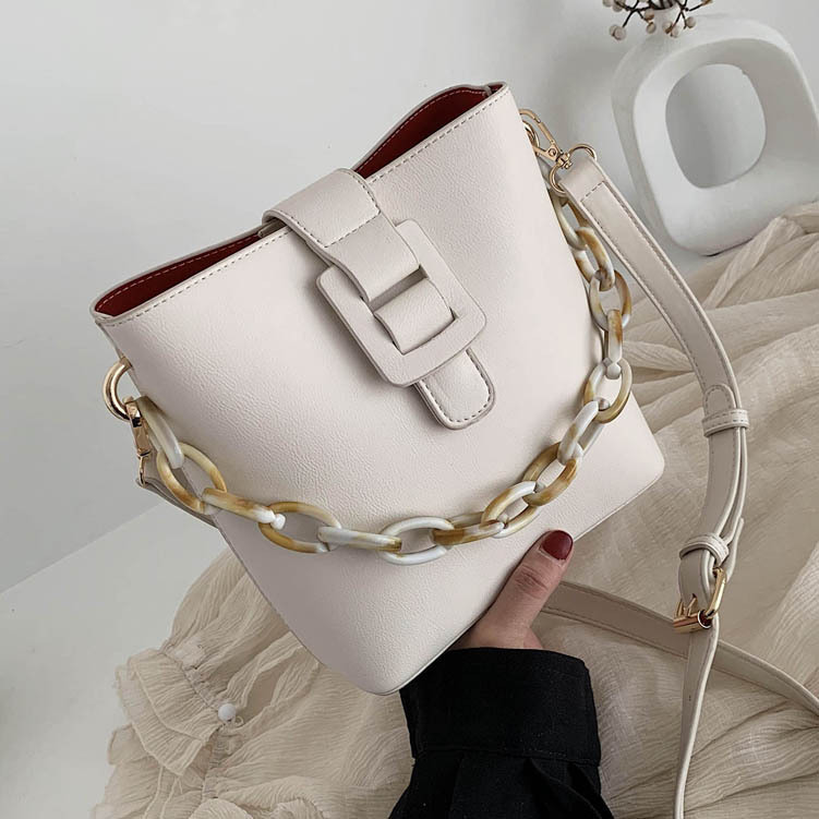 Chain Luxe Shoulder Bag