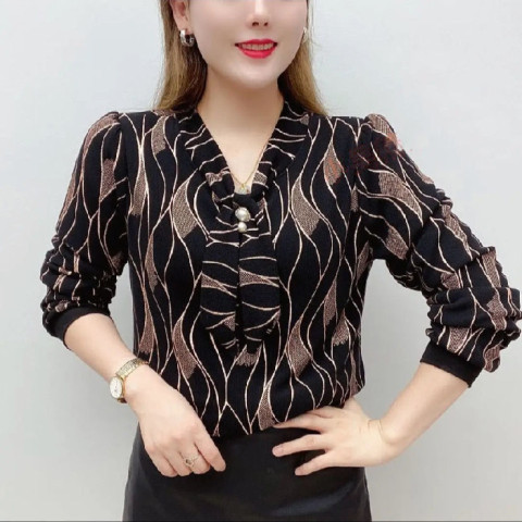 Women's Plus Size Printed Top - Image 4