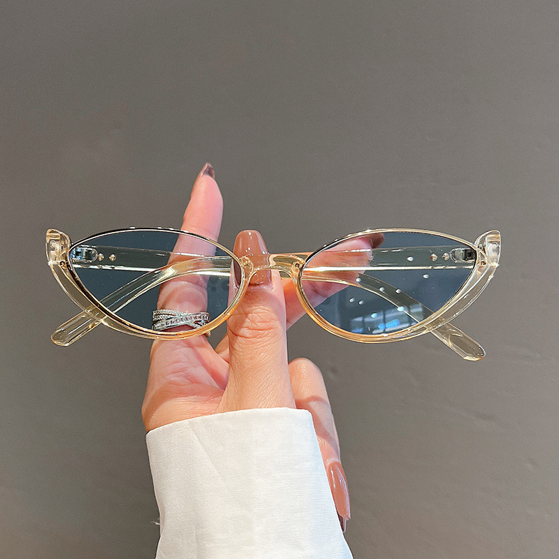 Velora Cat Eye Sunglasses - Image 8