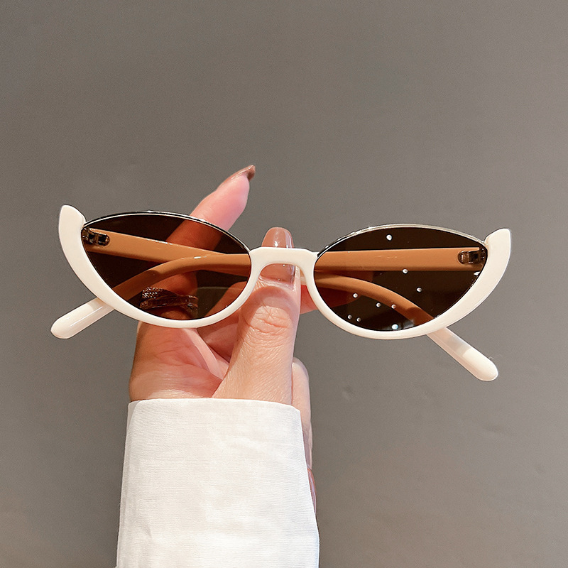 Velora Cat Eye Sunglasses - Image 7