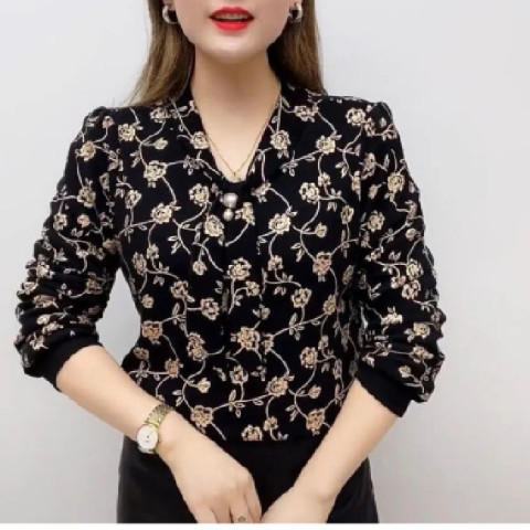 Women's Plus Size Printed Top - Image 2