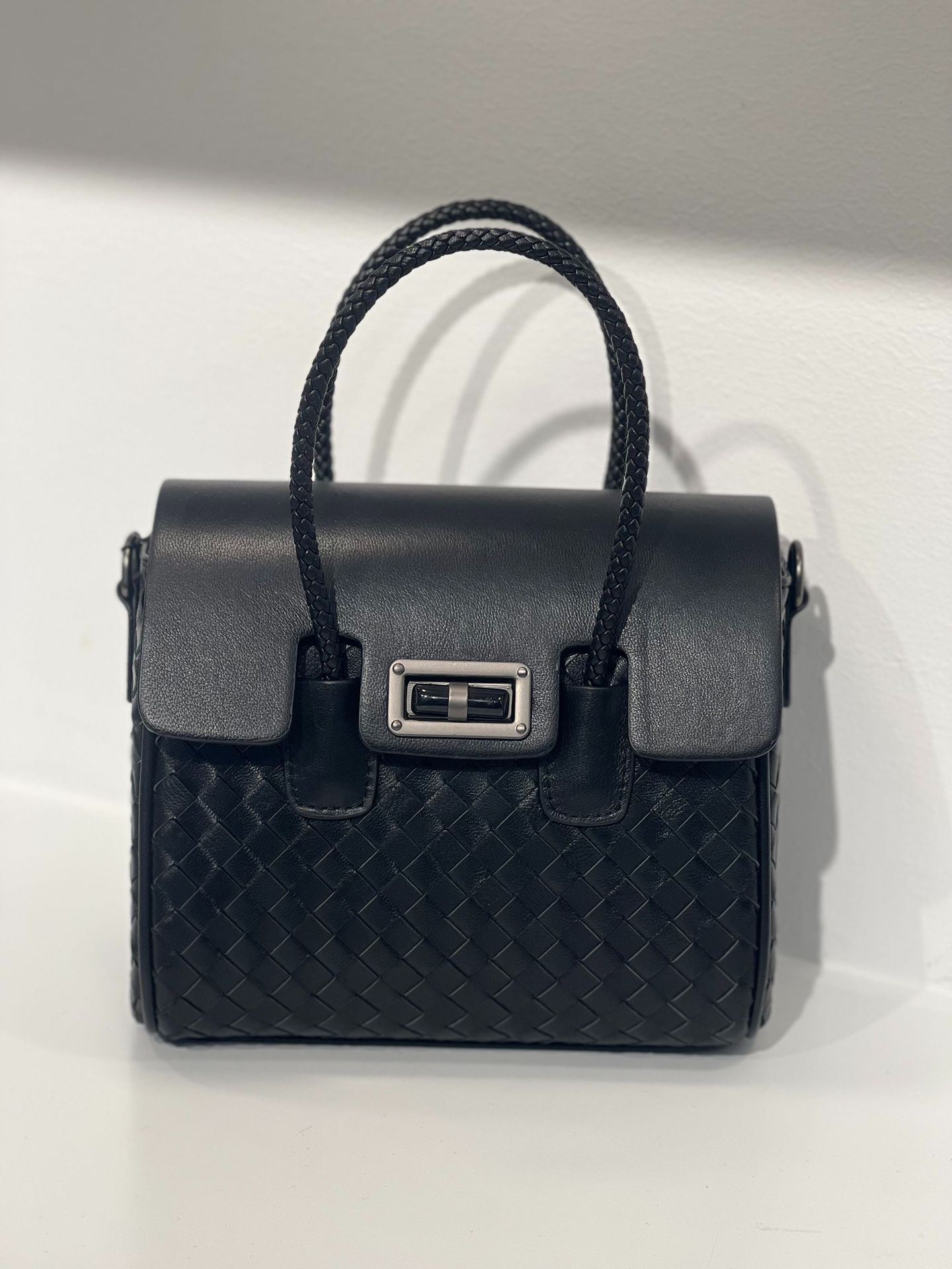 Vintage Elegance Handbag - Image 6