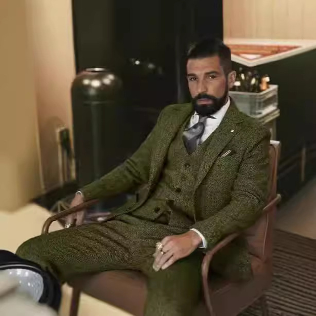AutumnWinter Herringbone British-Style Retro Gentlemans Slim-Fit Three-Piece Suit Casual Set - Image 3