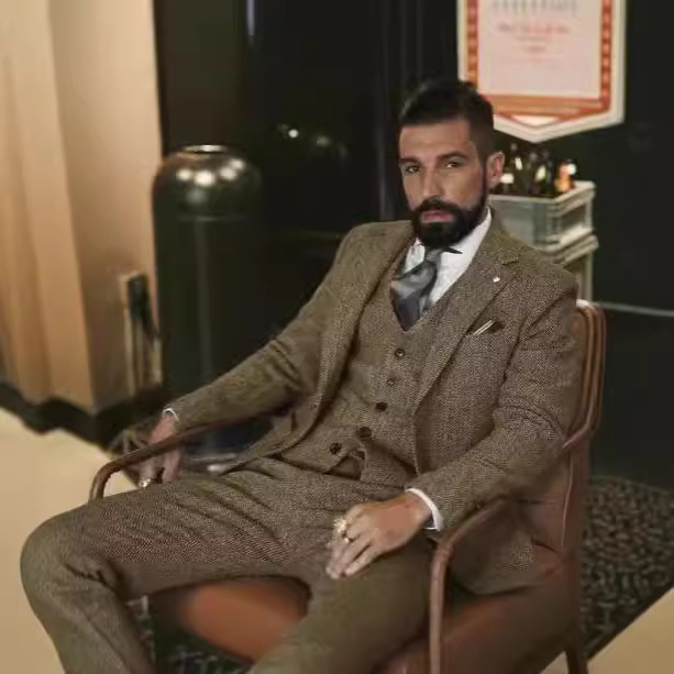 AutumnWinter Herringbone British-Style Retro Gentlemans Slim-Fit Three-Piece Suit Casual Set - Image 4